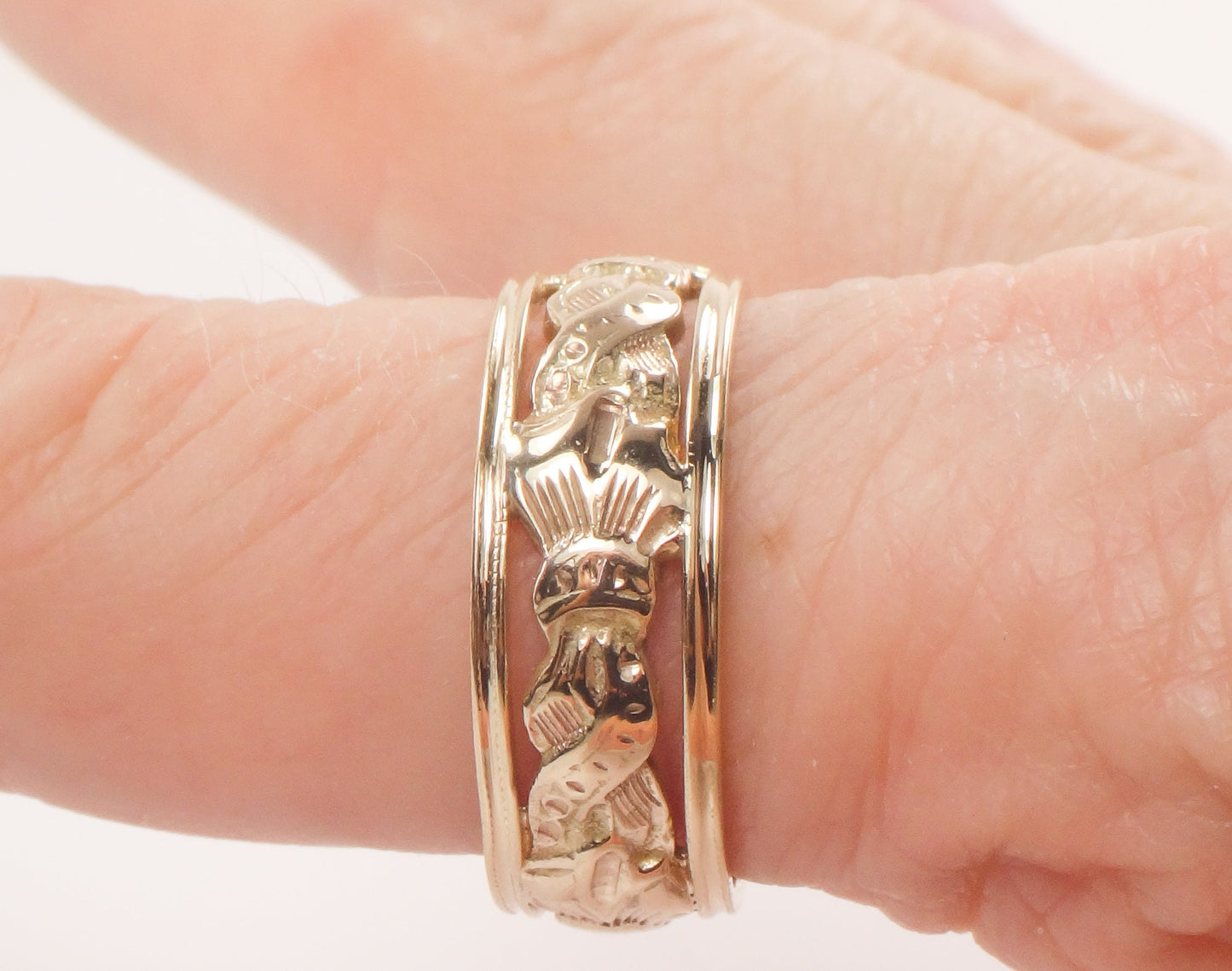 Vintage 14k Yellow Gold Wedding Band: Pierced Ribbon Bow Design, Size 8.75