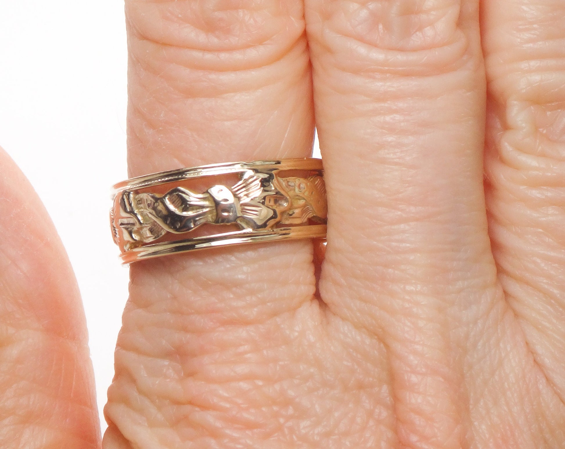 Vintage 14k Yellow Gold Wedding Band: Pierced Ribbon Bow Design, Size 8.75