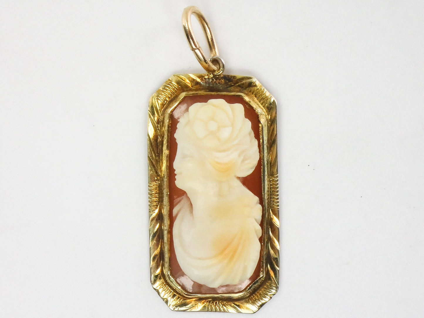 Vintage 14k Yellow Gold Small Shell Cameo Pendant with Flower in Hair