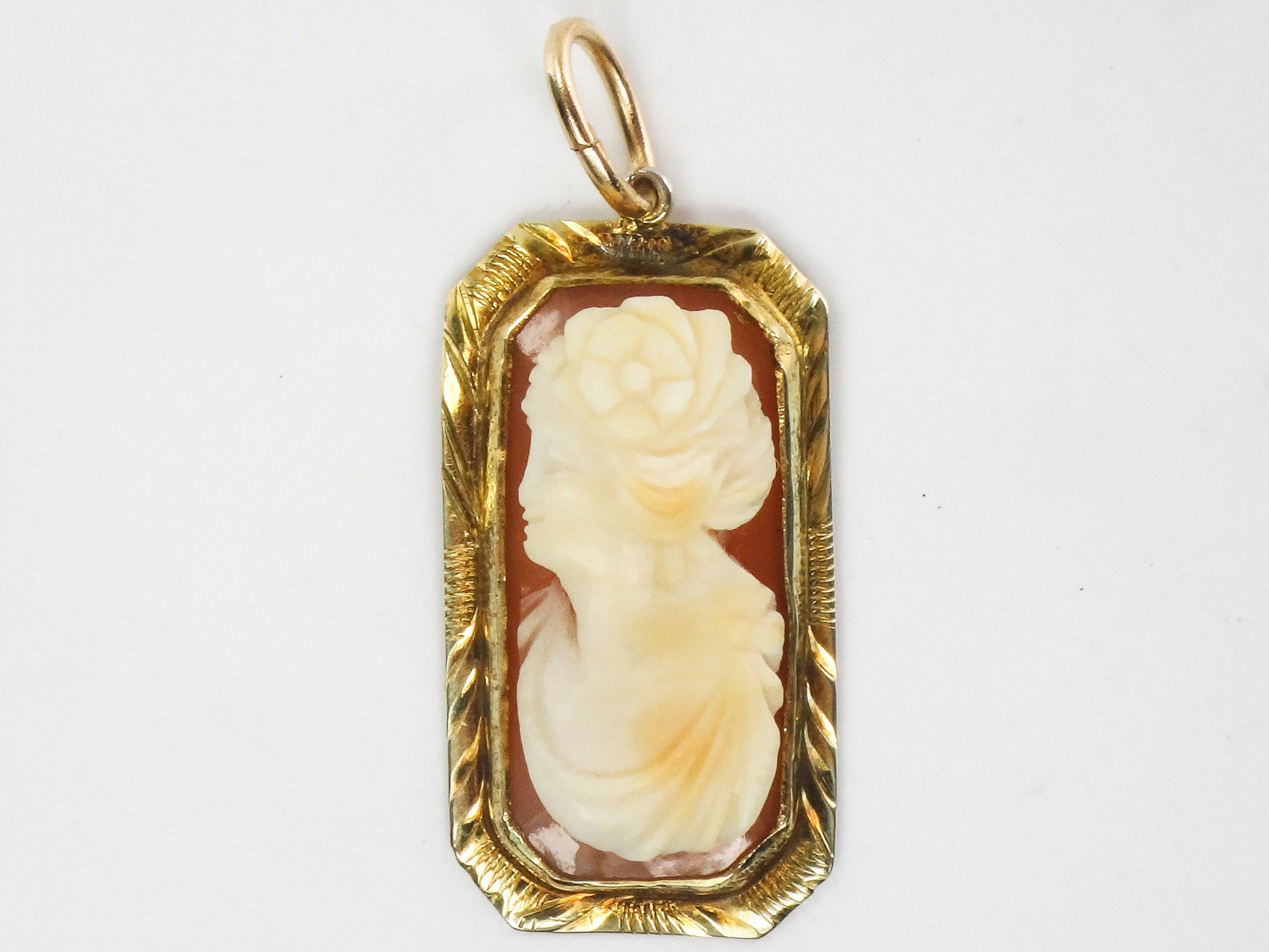 Vintage 14k Yellow Gold Small Shell Cameo Pendant with Flower in Hair