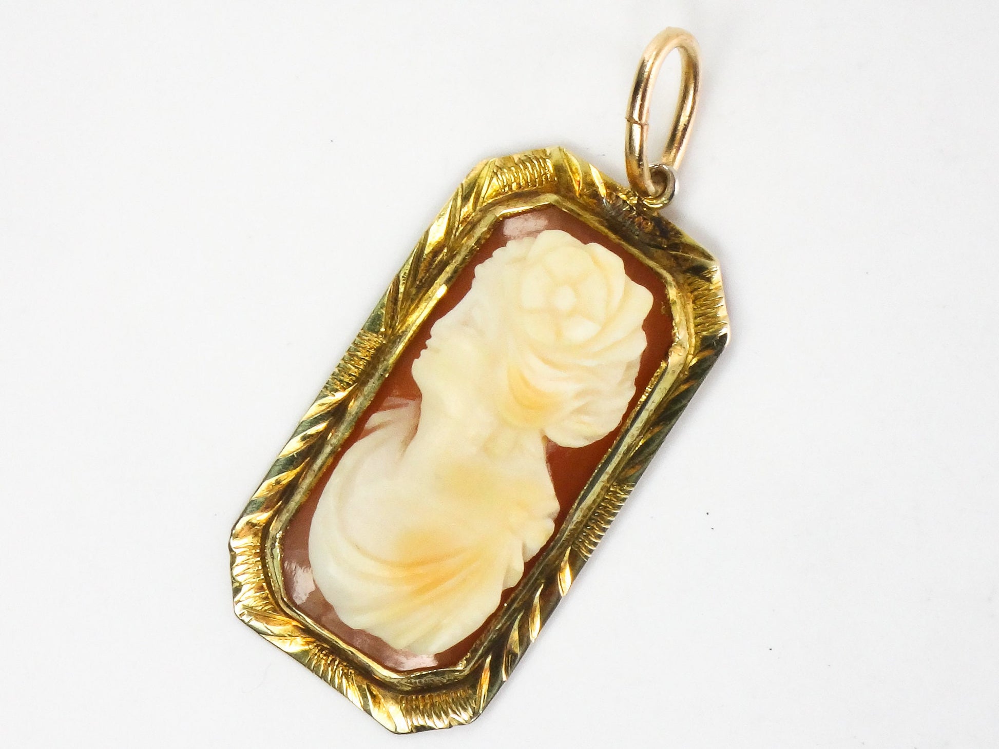 Vintage 14k Yellow Gold Small Shell Cameo Pendant with Flower in Hair