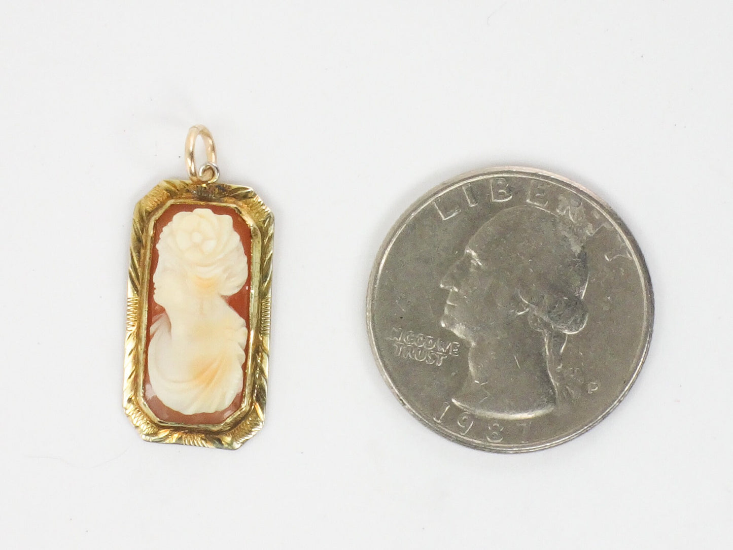 Vintage 14k Yellow Gold Small Shell Cameo Pendant with Flower in Hair