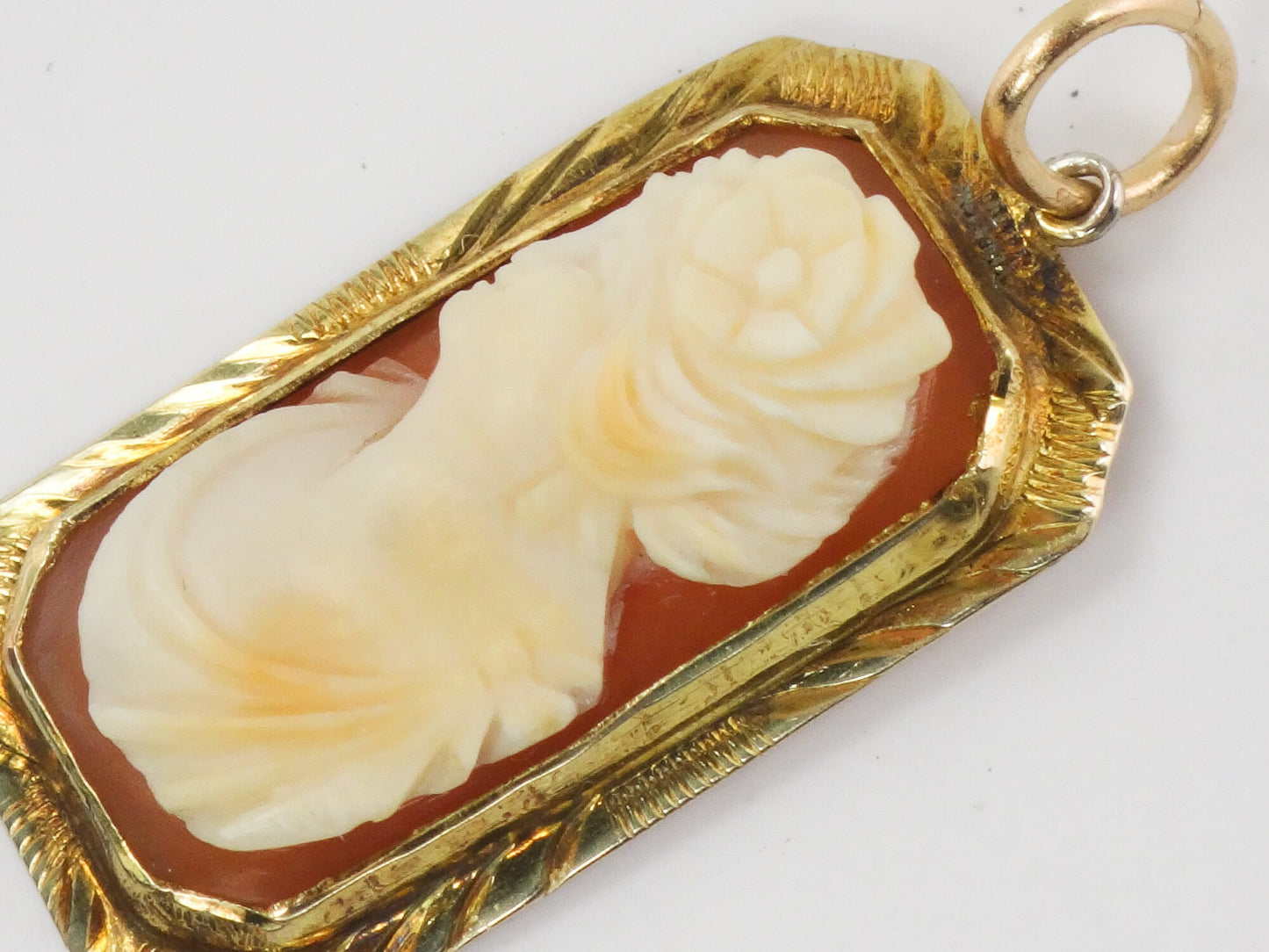 Vintage 14k Yellow Gold Small Shell Cameo Pendant with Flower in Hair