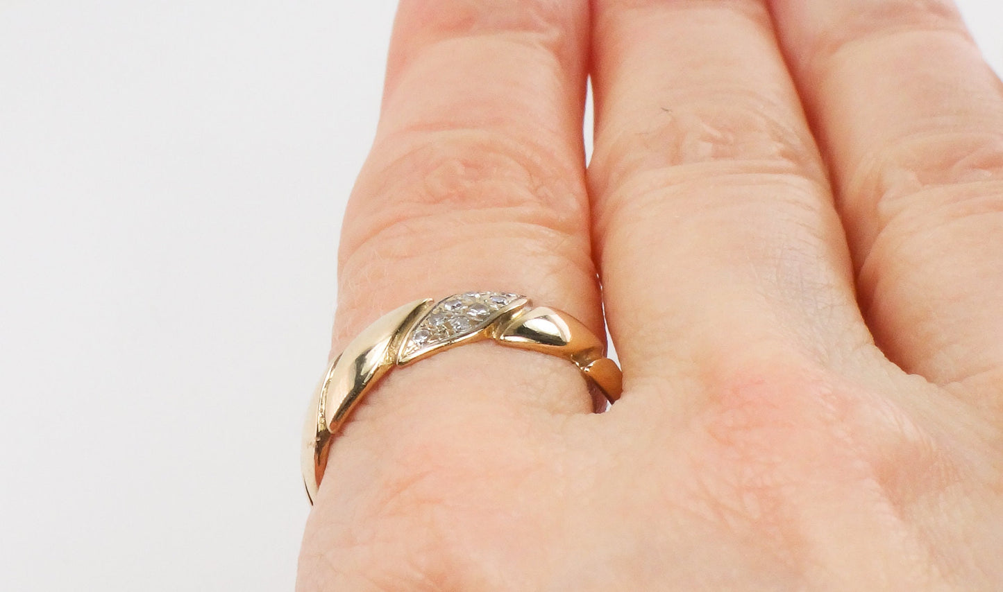 Vintage 14k Yellow Gold Natural Diamond Wedding Ring Unisex Size 9 Wedding Band