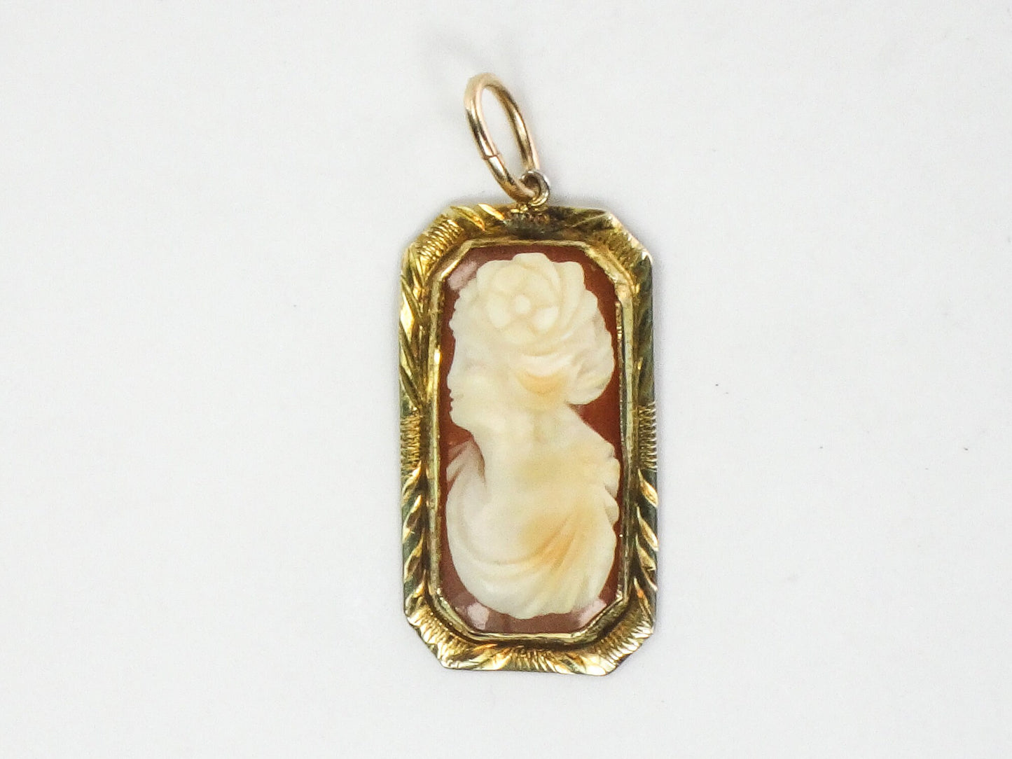 Vintage 14k Yellow Gold Small Shell Cameo Pendant with Flower in Hair