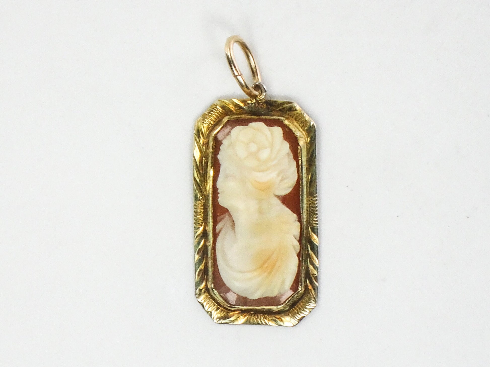 Vintage 14k Yellow Gold Small Shell Cameo Pendant with Flower in Hair