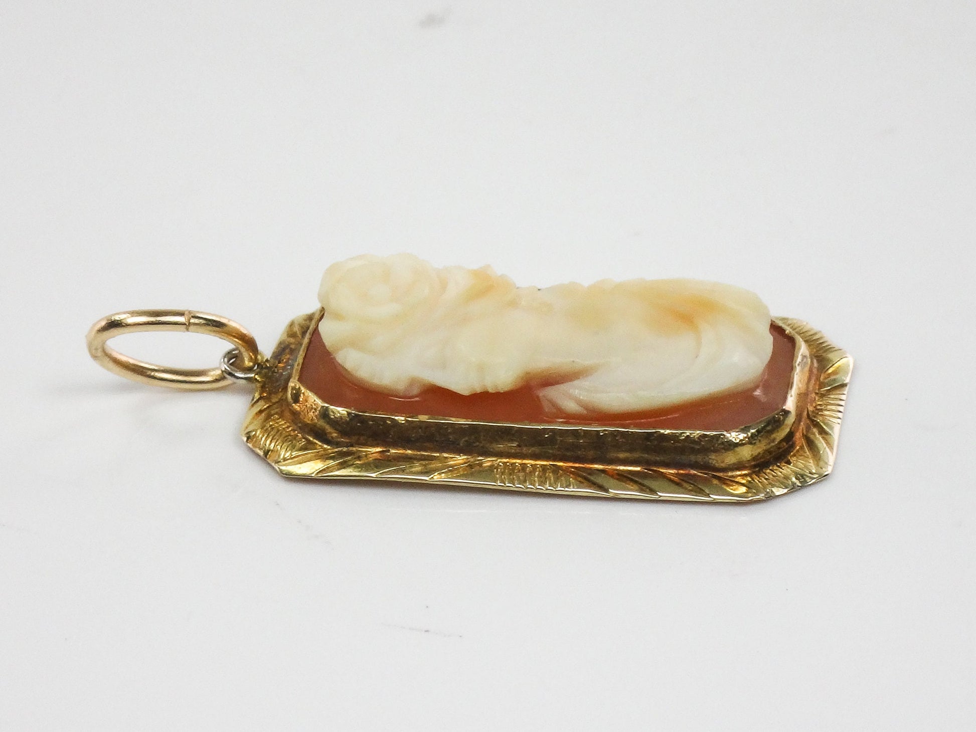 Vintage 14k Yellow Gold Small Shell Cameo Pendant with Flower in Hair