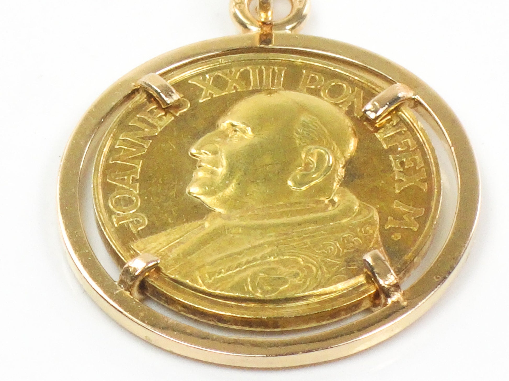 Vintage 18k Gold Pope John XXIII Medal Pendant: Catholic Religious Charm