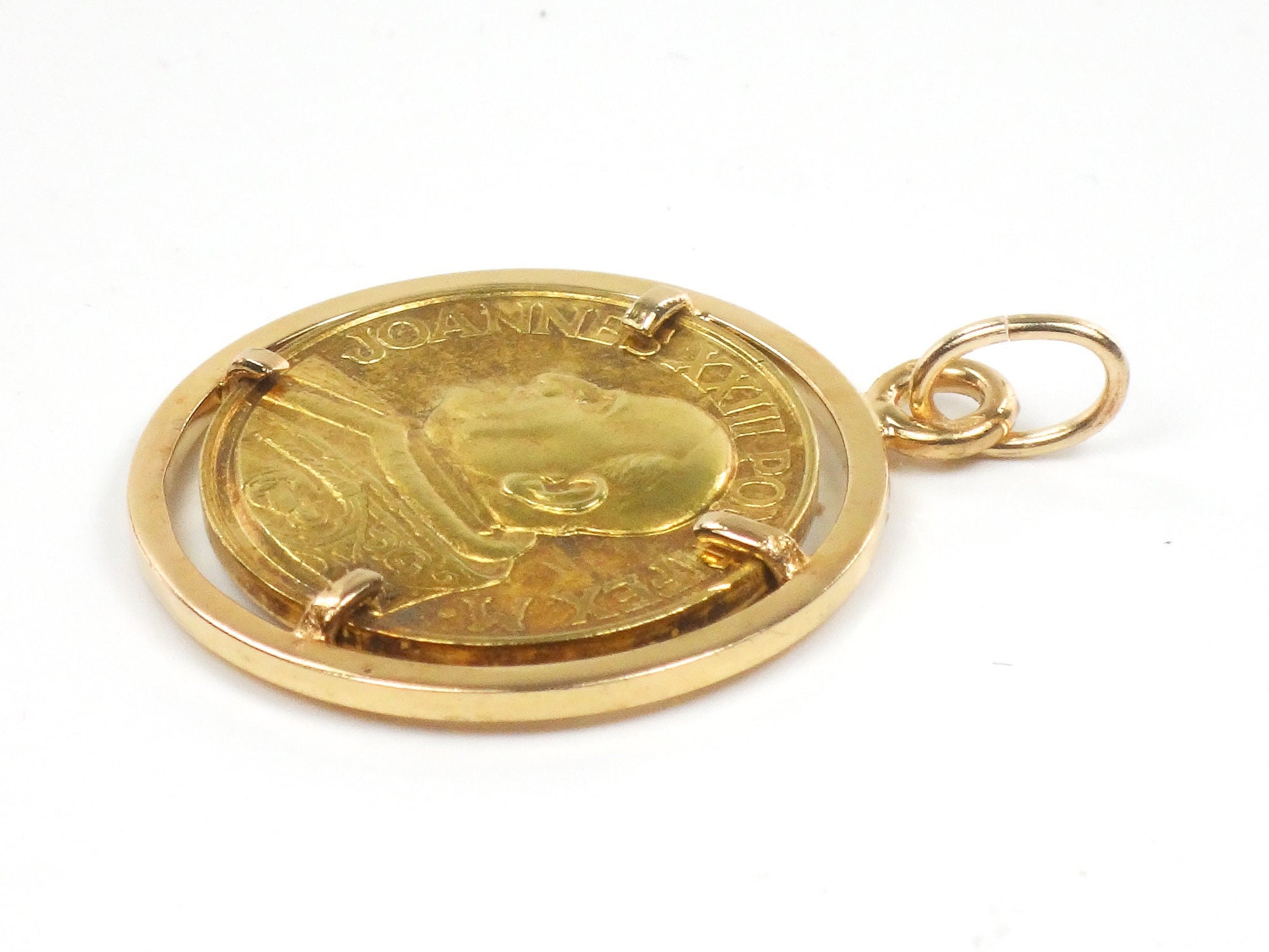 Vintage 18k Gold Pope John XXIII Medal Pendant: Catholic Religious Charm