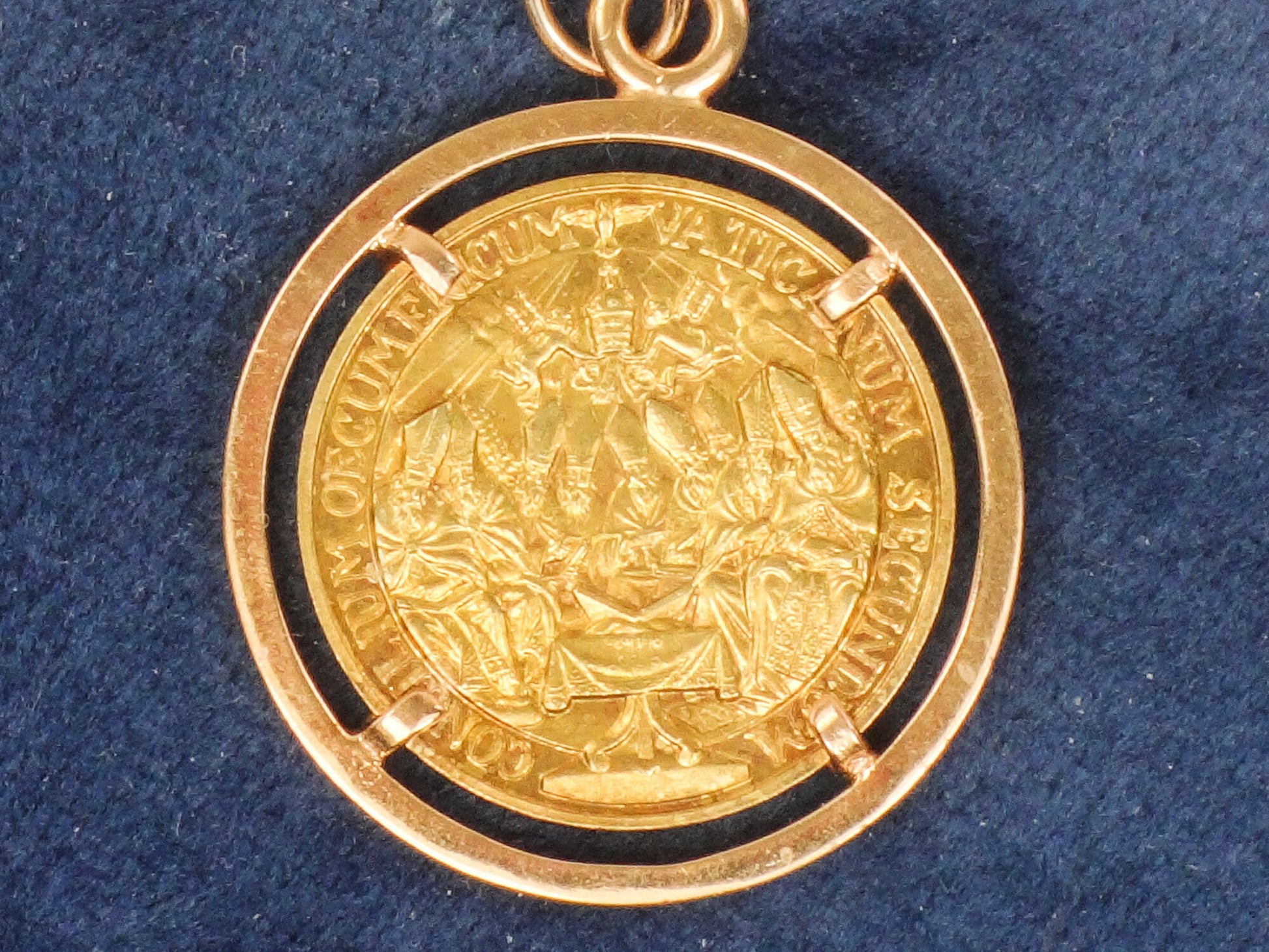 Vintage 18k Gold Pope John XXIII Medal Pendant: Catholic Religious Charm