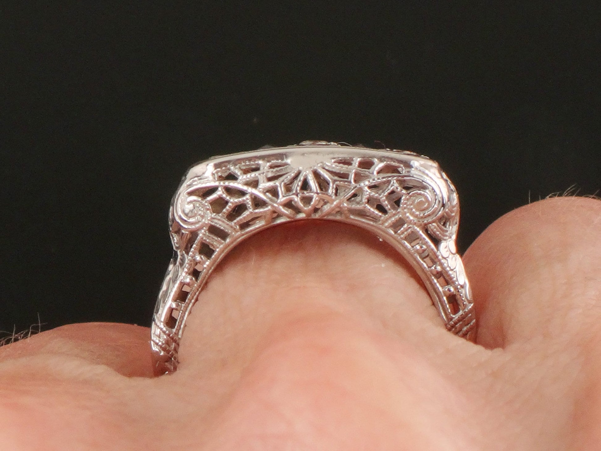 Vintage 18k White Gold Diamond & Sapphire Filigree Art Deco Ring (Size 6)