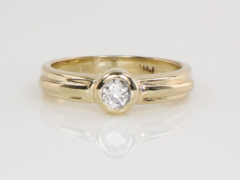 Vintage Solid 14k Yellow Gold Round Natural Diamond Solitaire Ring Size 5.5