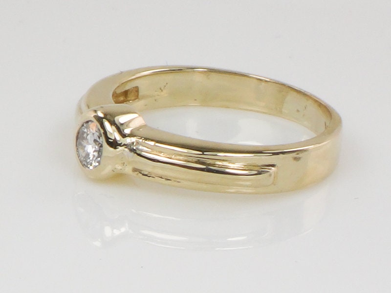 Vintage Solid 14k Yellow Gold Round Natural Diamond Solitaire Ring Size 5.5