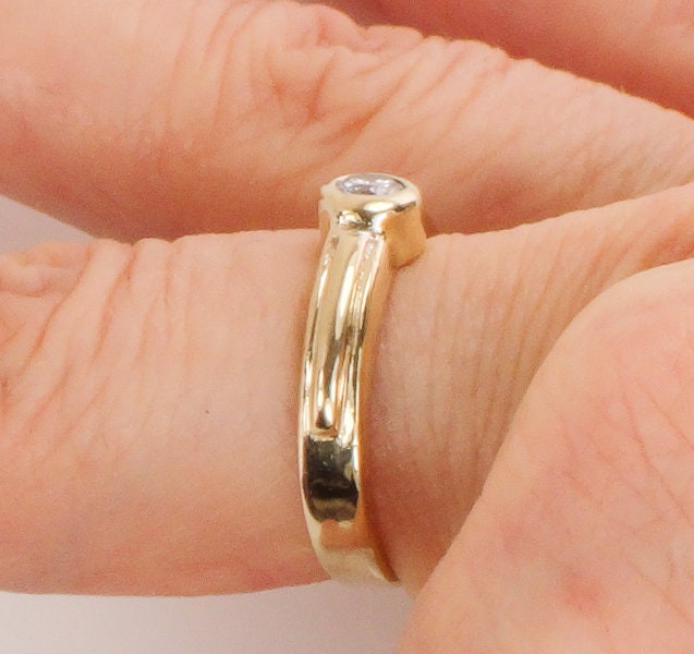 Vintage Solid 14k Yellow Gold Round Natural Diamond Solitaire Ring Size 5.5