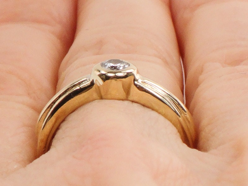 Vintage Solid 14k Yellow Gold Round Natural Diamond Solitaire Ring Size 5.5