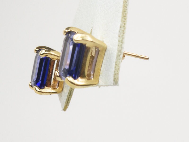 Vintage 14k Yellow Gold Purple Blue Spinel Stud Earrings