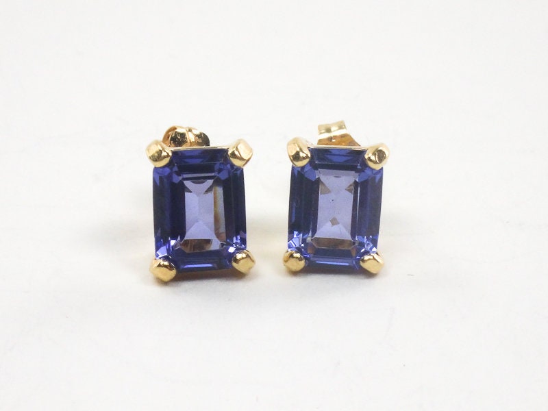 Vintage 14k Yellow Gold Purple Blue Spinel Stud Earrings