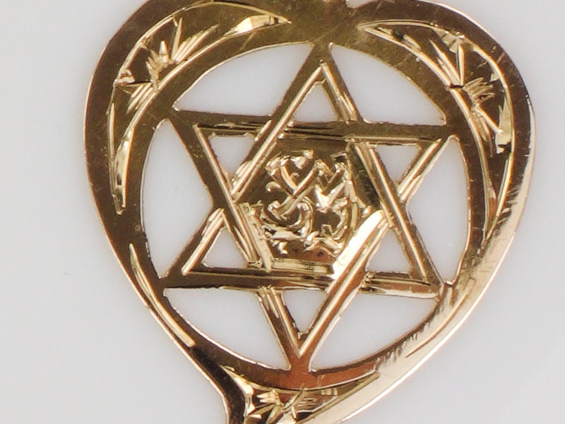 Vintage 18k Yellow Gold Jewish Star in Heart Pendant - Star of David Charm