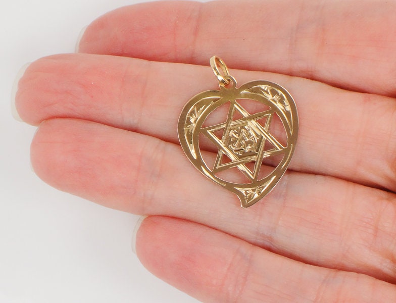Vintage 18k Yellow Gold Jewish Star in Heart Pendant - Star of David Charm