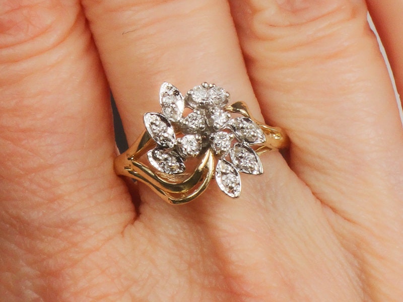 Vintage 14k Two Tone Gold Diamond Cluster Everyday Ring Size 8.25
