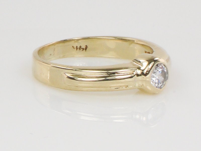 Vintage Solid 14k Yellow Gold Round Natural Diamond Solitaire Ring Size 5.5