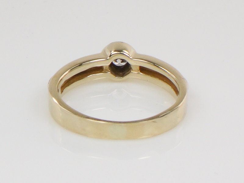 Vintage Solid 14k Yellow Gold Round Natural Diamond Solitaire Ring Size 5.5