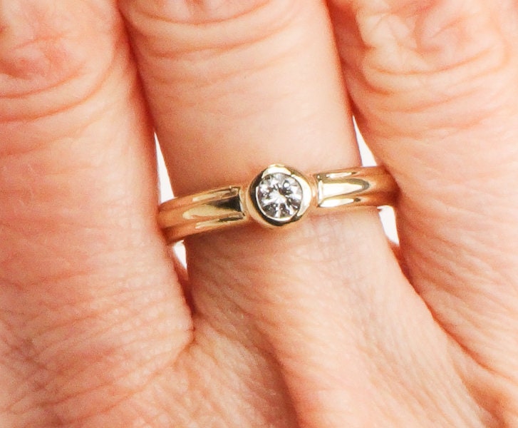 Vintage Solid 14k Yellow Gold Round Natural Diamond Solitaire Ring Size 5.5