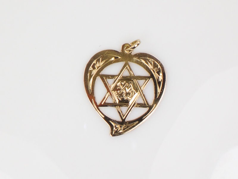 Vintage 18k Yellow Gold Jewish Star in Heart Pendant - Star of David Charm