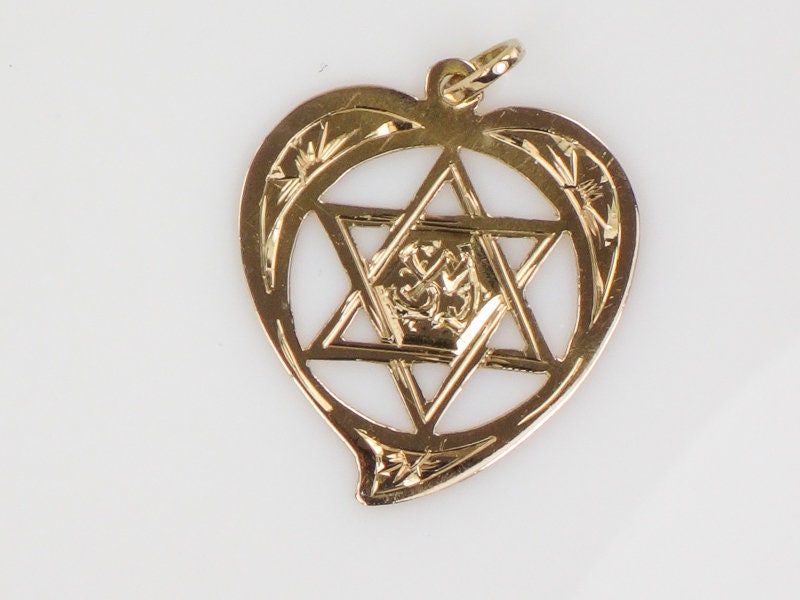 Vintage 18k Yellow Gold Jewish Star in Heart Pendant - Star of David Charm