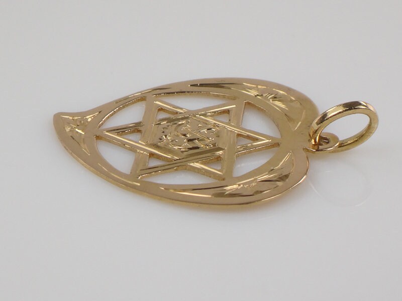 Vintage 18k Yellow Gold Jewish Star in Heart Pendant - Star of David Charm