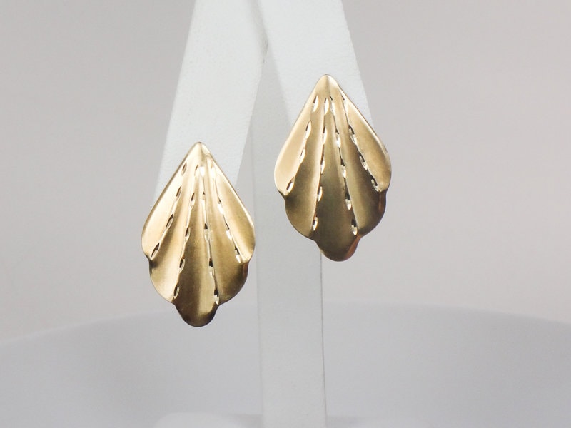 Vintage 14k Yellow Gold Leaf or Fan Shape Stud Earrings