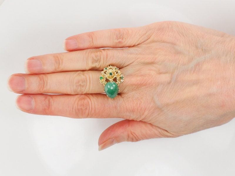 Vintage 14k Yellow Gold Green Jade and Chrysoprase Floral Cocktail Ring Size 6