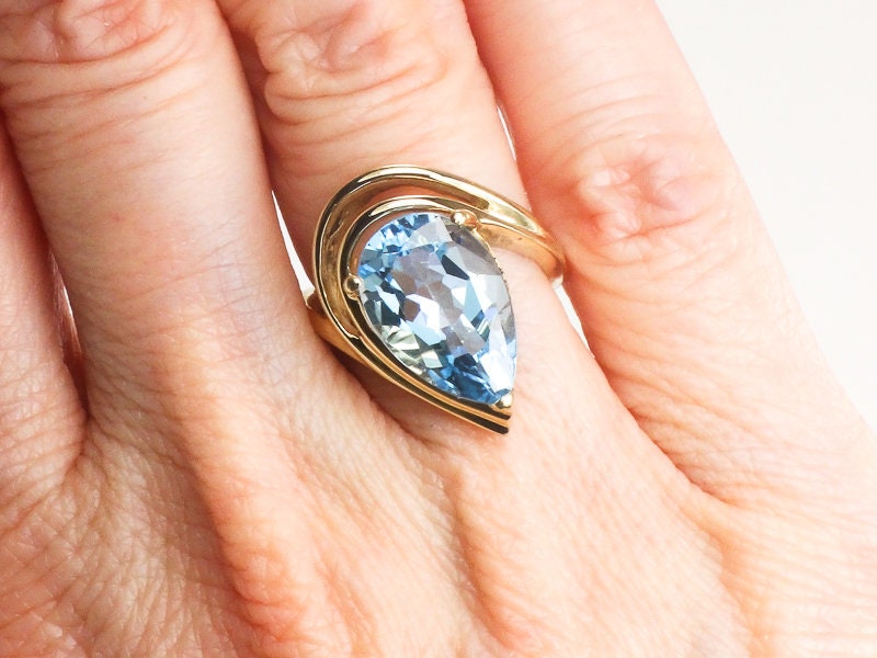 Vintage Modern 10k Yellow Gold Pear Shaped Blue Topaz Ring Blue December Birthstone Size 4.5