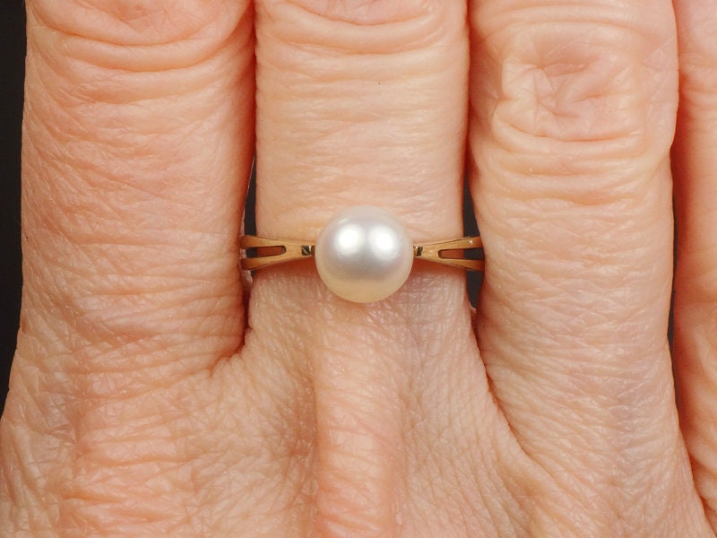 Vintage Solid 14k Yellow Gold White Cultured Pearl Ring, Modern Style June Birthstone Size 5.5