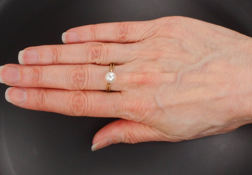 Vintage Solid 14k Yellow Gold White Cultured Pearl Ring, Modern Style June Birthstone Size 5.5