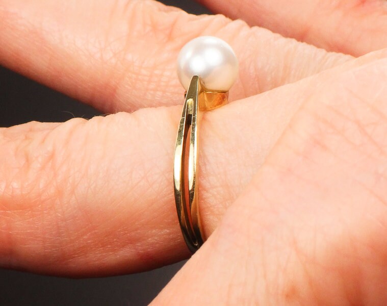 Vintage Solid 14k Yellow Gold White Cultured Pearl Ring, Modern Style June Birthstone Size 5.5