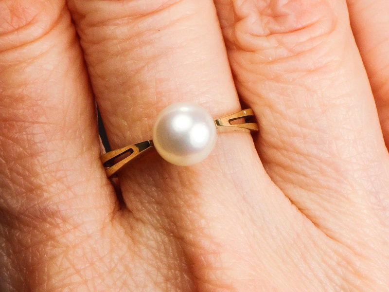 Vintage Solid 14k Yellow Gold White Cultured Pearl Ring, Modern Style June Birthstone Size 5.5