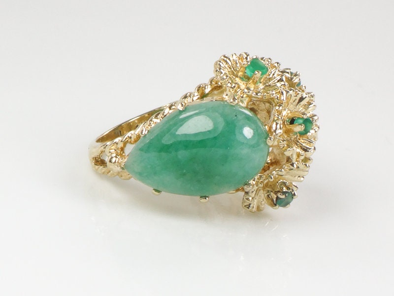 Vintage 14k Yellow Gold Green Jade and Chrysoprase Floral Cocktail Ring Size 6
