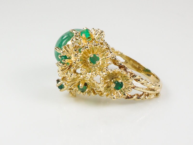 Vintage 14k Yellow Gold Green Jade and Chrysoprase Floral Cocktail Ring Size 6