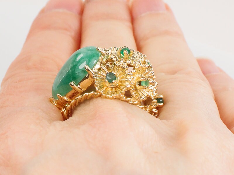 Vintage 14k Yellow Gold Green Jade and Chrysoprase Floral Cocktail Ring Size 6