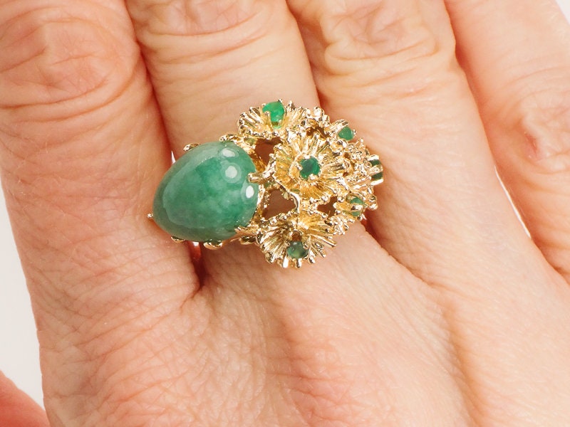 Vintage 14k Yellow Gold Green Jade and Chrysoprase Floral Cocktail Ring Size 6