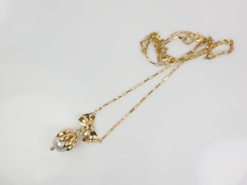 Vintage 14k Yellow Gold Saltwater Cultured Pearl and Bow Necklace Bridal Necklace 18.5"