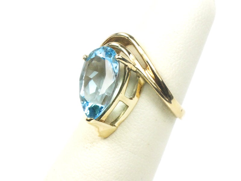 Vintage Modern 10k Yellow Gold Pear Shaped Blue Topaz Ring Blue December Birthstone Size 4.5
