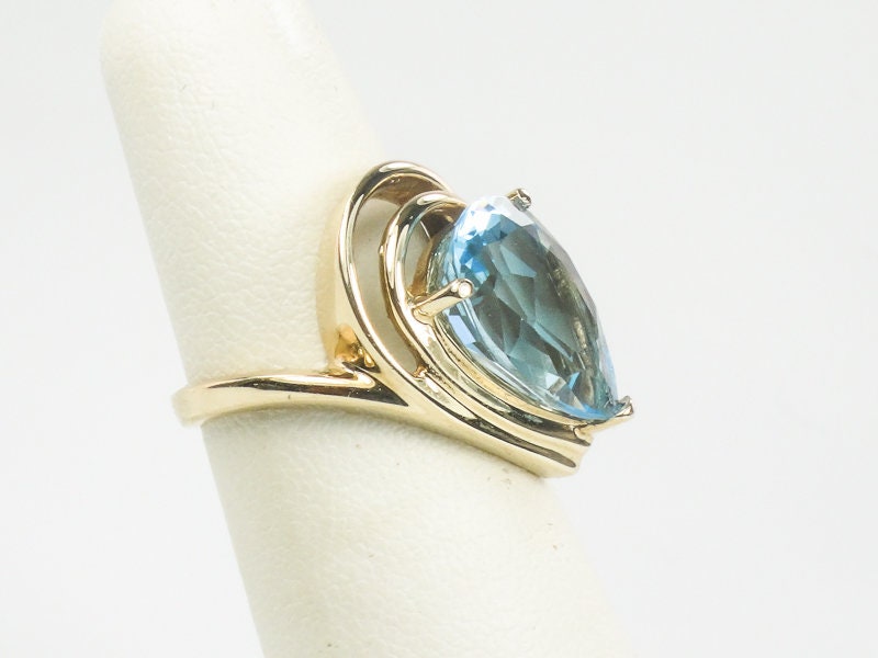 Vintage Modern 10k Yellow Gold Pear Shaped Blue Topaz Ring Blue December Birthstone Size 4.5