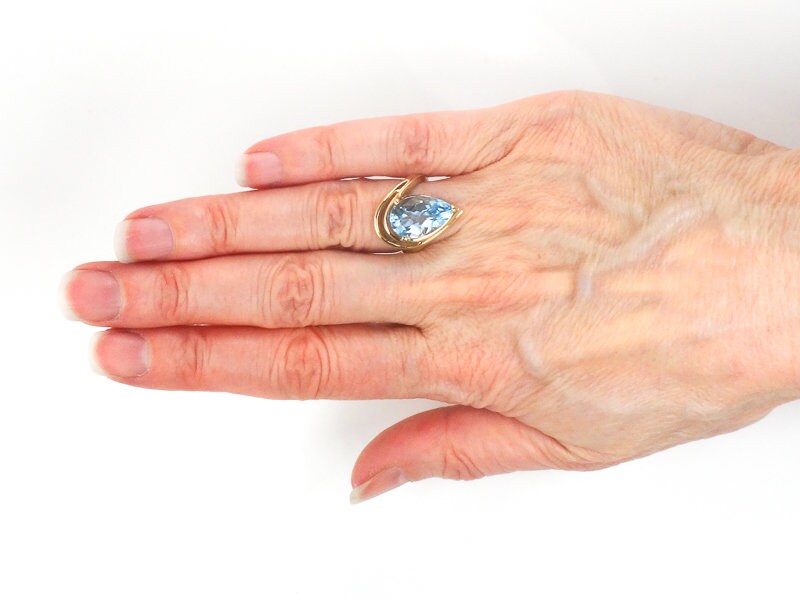 Vintage Modern 10k Yellow Gold Pear Shaped Blue Topaz Ring Blue December Birthstone Size 4.5