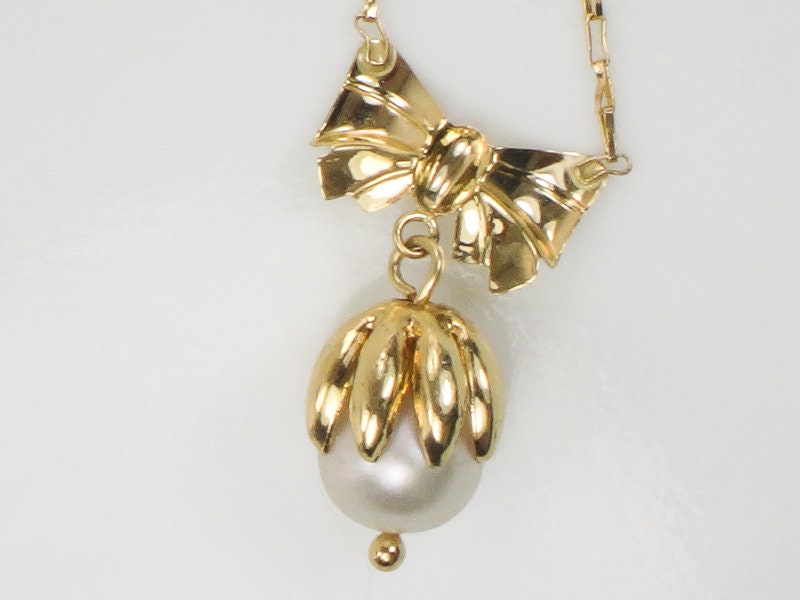 Vintage 14k Yellow Gold Saltwater Cultured Pearl and Bow Necklace Bridal Necklace 18.5"