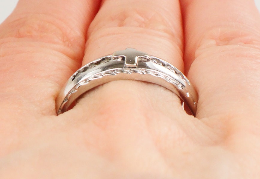 Vintage 14k White Gold CZ Cross Wedding Band Men's or Unisex Size 10.25