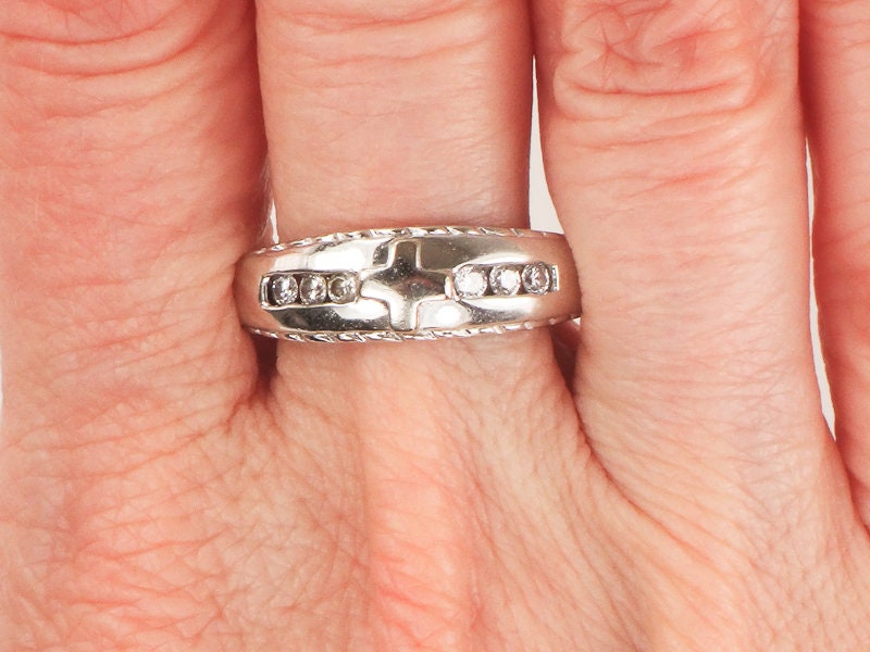 Vintage 14k White Gold CZ Cross Wedding Band Men's or Unisex Size 10.25