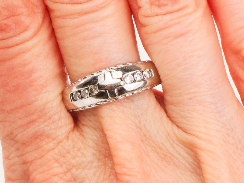 Vintage 14k White Gold CZ Cross Wedding Band Men's or Unisex Size 10.25