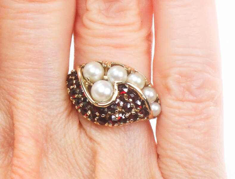 Vintage 14k Yellow Gold Garnet and Cultured Pearl Cluster Ring Size 4.25